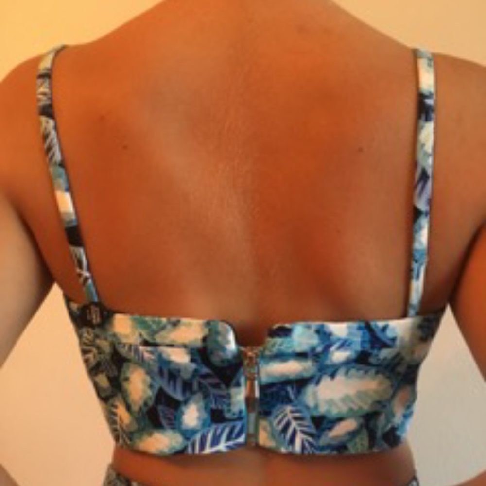 Cropped Top - Picture 2 of 3